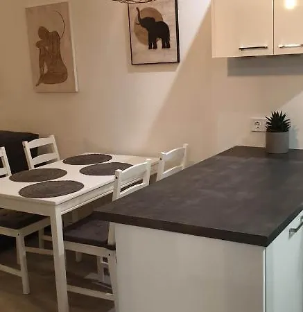 Modern 1 Bed Seafront Boliches 아파트 푸엔히롤라