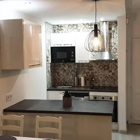 Modern 1 Bed Seafront Boliches