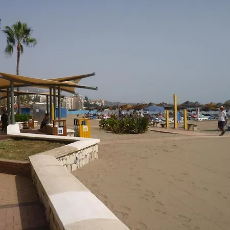 Modern 1 Bed Seafront Boliches Lejlighed *