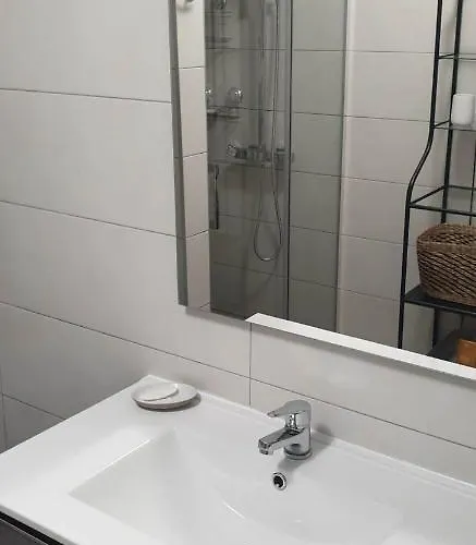 Modern 1 Bed Seafront Boliches Apartamento *