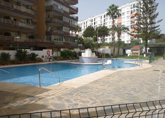 Modern 1 Bed Seafront Boliches Apartamento