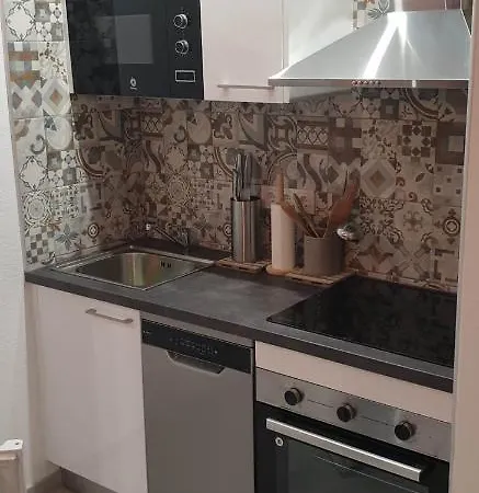 Modern 1 Bed Seafront Boliches דירה פואנגירולה