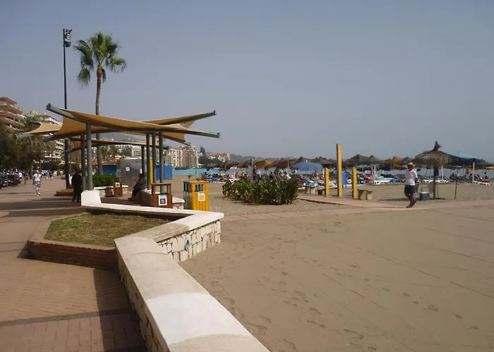 Modern 1 Bed Seafront Boliches Appartement *