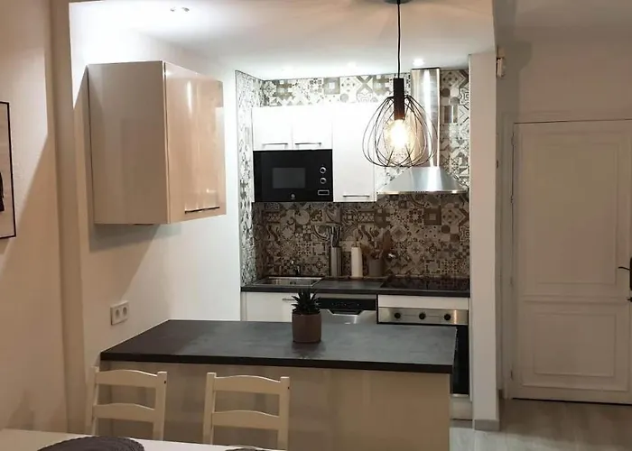 Modern 1 Bed Seafront Boliches